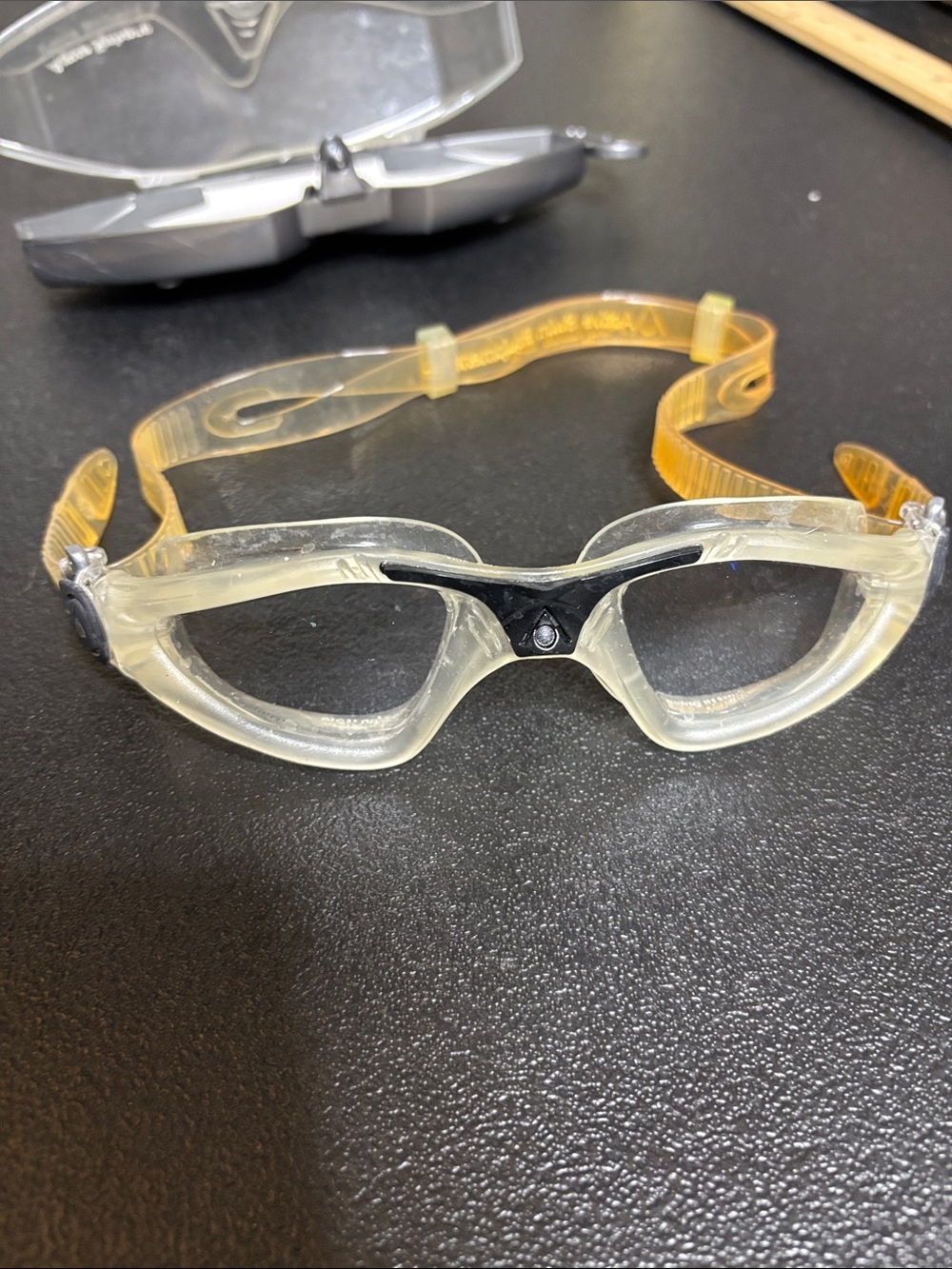 Aqua Sphere Clear Frame Swim Goggles - Picture 3 of 8